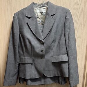 Gray Tahari Women's skirt suit set size 10P NWT